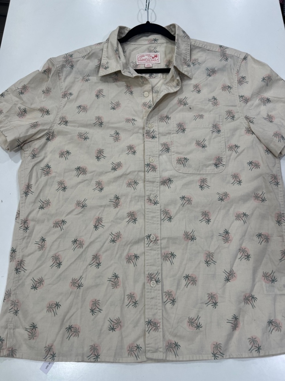 American Eagle Outfitters Cream Short Sleeve Palm Print Button-Down Shirt